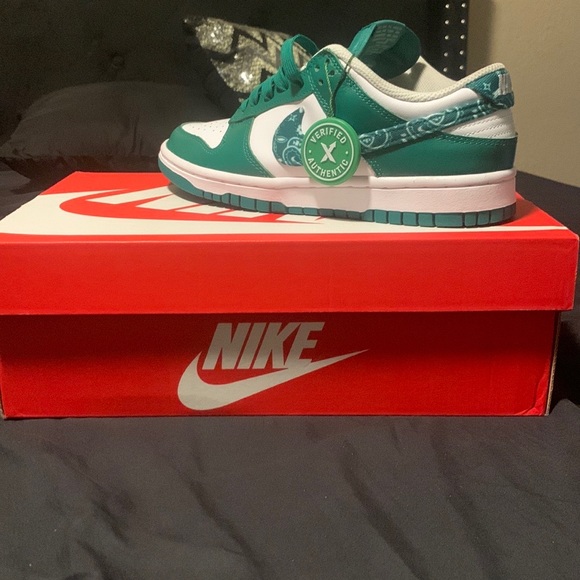 Green Nike Dunks size 7.5 Women’s